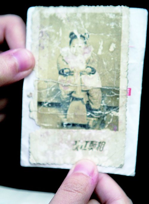 女教师受父亲临终嘱托寻找失散47年妹妹(图)