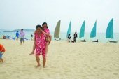 60岁辣妈网上走红 手机来电太多致黑屏(图)