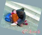 解救乞讨儿童行动引关注 网友上传900多幅照片
