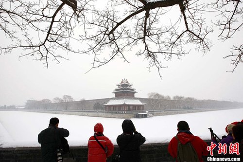 ������ĩ��ӭ��ѩ ��ʱ��չ�˹���ѩ���⺵��