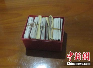 重铁警方破倒票大案:塑料盒藏近400张车票