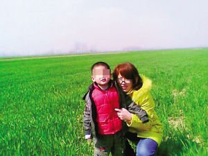 妻儿照被用作“遗像” 男子要求剧组道歉赔偿