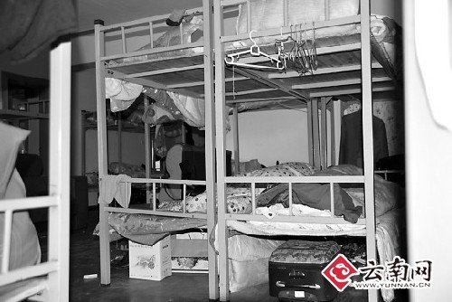 昆明出现最牛“蜗居”:一套三居室挤进42张床