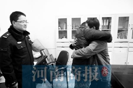 弟弟帮哥哥存钱私吞23万后称遭抢劫(图)
