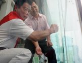 捕蝇王表演绝活 徒手瞬间抓住三只苍蝇(图)