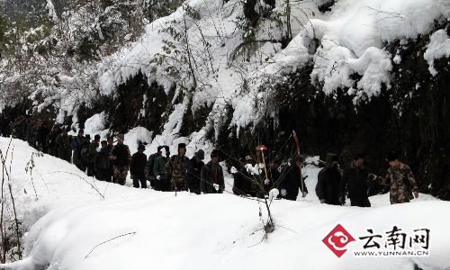 17������Ա����;�б���ѩɽ 50Сʱȫ���ȳ�