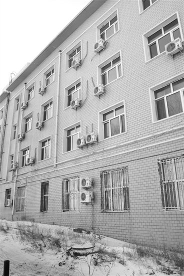 黑龙江龙江县建设局局长4楼跳下受重伤(图)